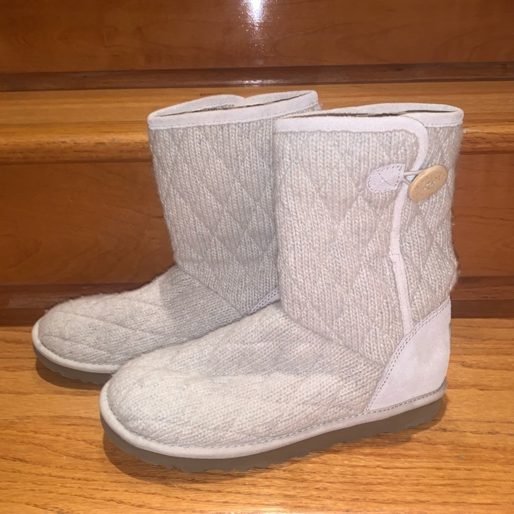 Ugg S/N 3176
